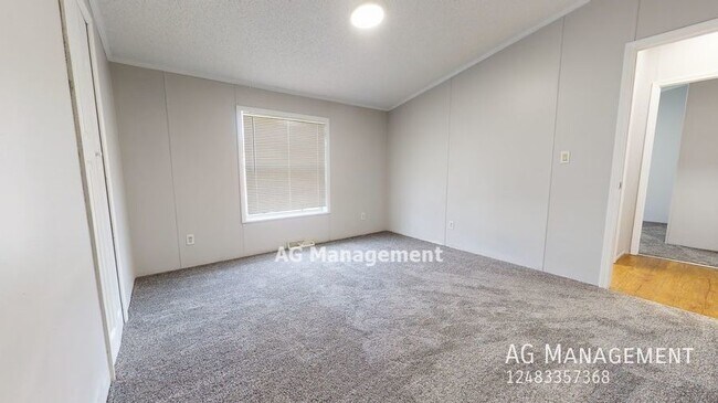 Building Photo - 45961 Jefferson Ave - Spacious & Stylish C...