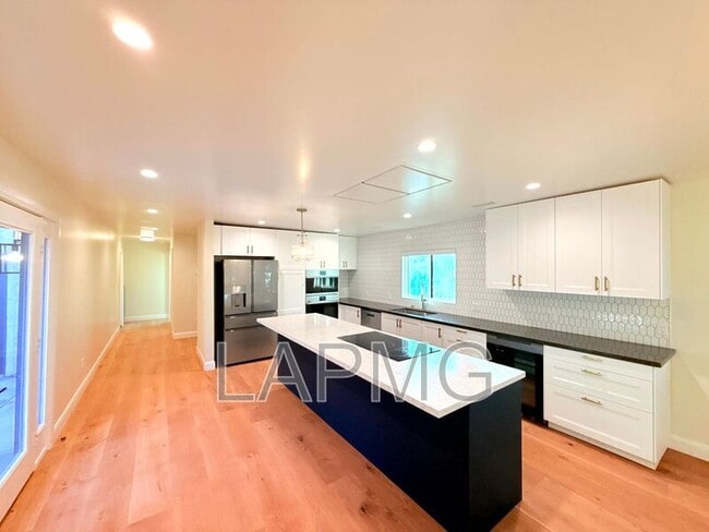 Building Photo - 4762 Charters Ave