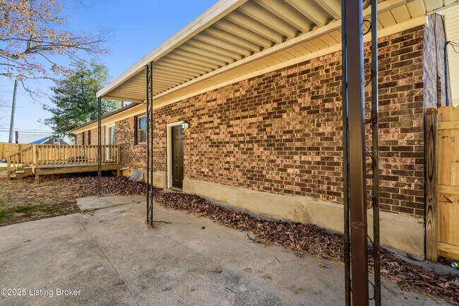 Building Photo - 501 Candlelight Ln