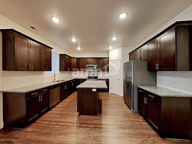 Building Photo - 1338 E White St