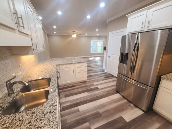 Building Photo - The Blandville - 2 bedroom- 2 bath
