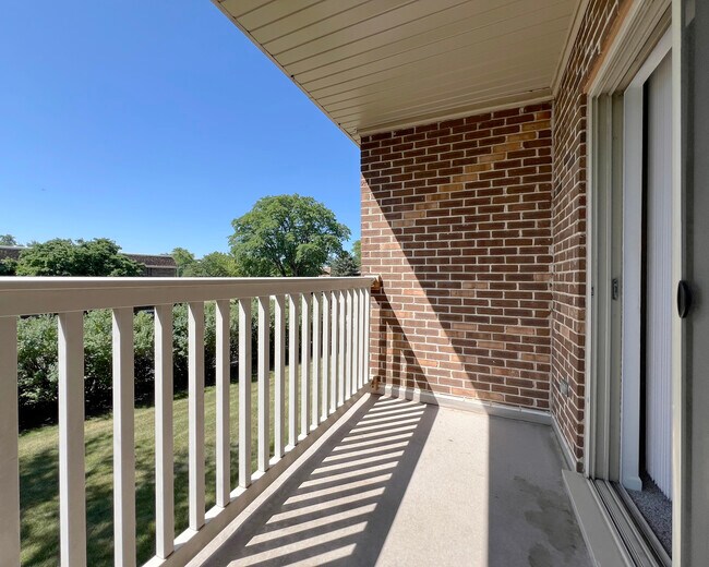 Building Photo - 2415 N Kennicott Dr