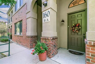 Building Photo - Adorable two bed two bath condo with office! 2 WEEKS FREE WITH LEASE SIGNED BY 6/30/2026