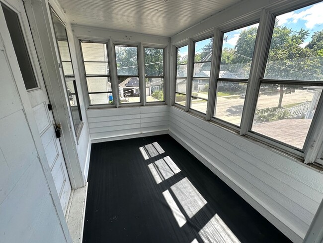 Building Photo - 603 Mill St