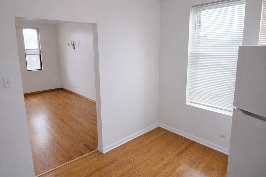 Building Photo - 1934 E 74th St