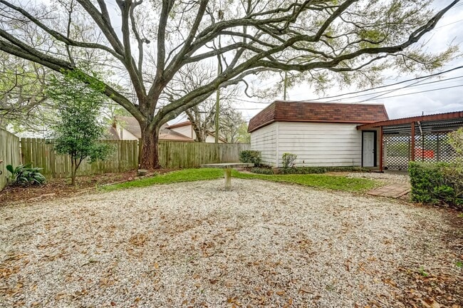 Building Photo - 1902 Sedgie Dr