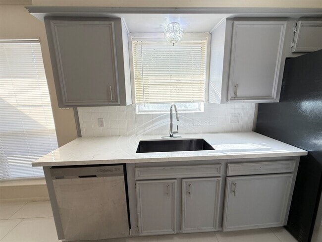 Building Photo - 12023 Sagecliff Dr