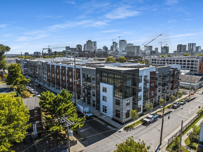 Building Photo - Apex Marathon Village