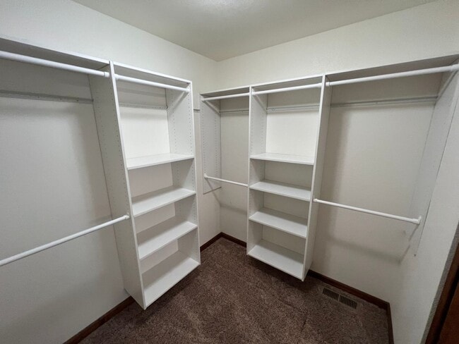 Building Photo - 409 S Broadway Ave