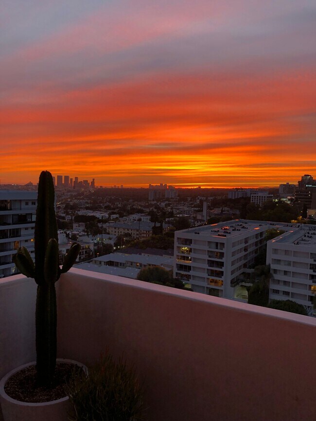 Panoramic view - 1155 N La Cienega Blvd