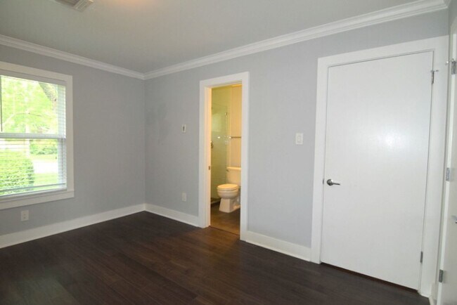 Building Photo - 7513 Carriage Dr