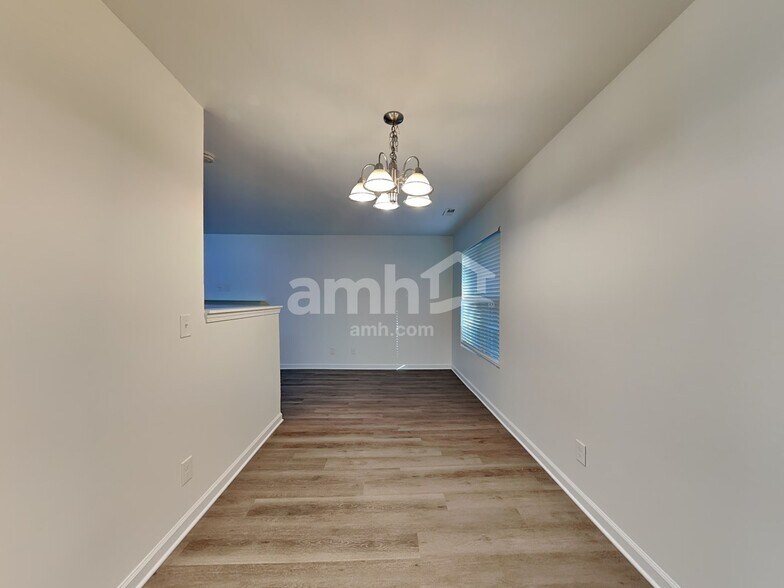 Building Photo - 132 Drewsbury Dr