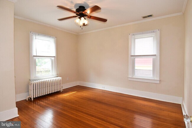 Building Photo - 930 N Danville St