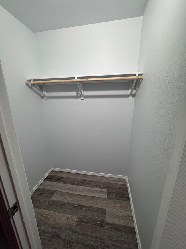 Building Photo - 1106 N Englewood Ave