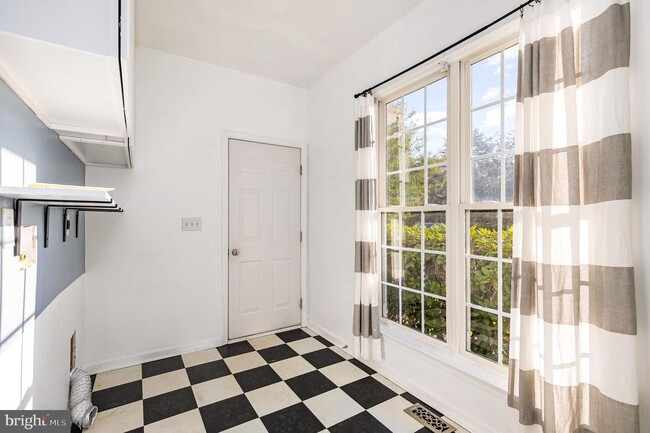 Building Photo - 9212 Isle of Laurels