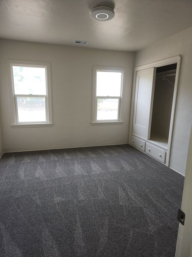 Building Photo - Country Home Between Empire and Waterford-  3 Bedroom 1 Bathroom With Central Heat And Air