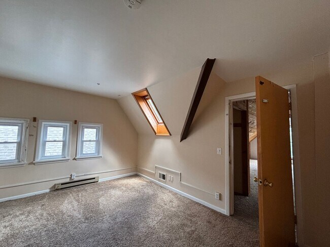 Building Photo - 27 Vick Park B