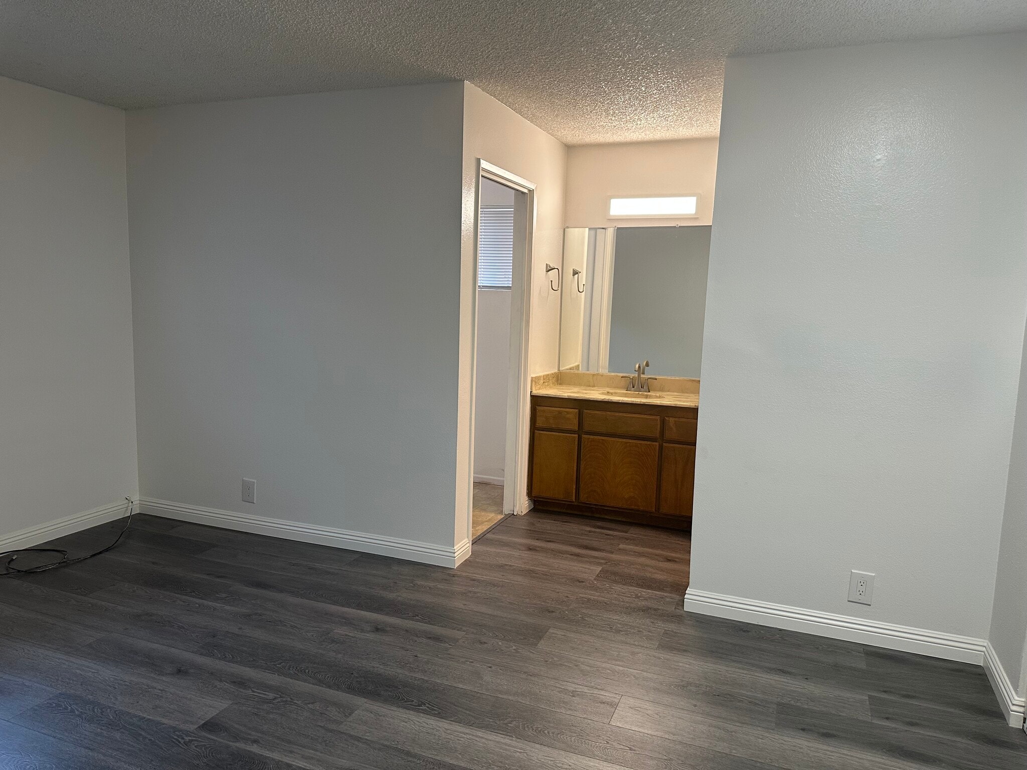 Building Photo - 244 S 10th St