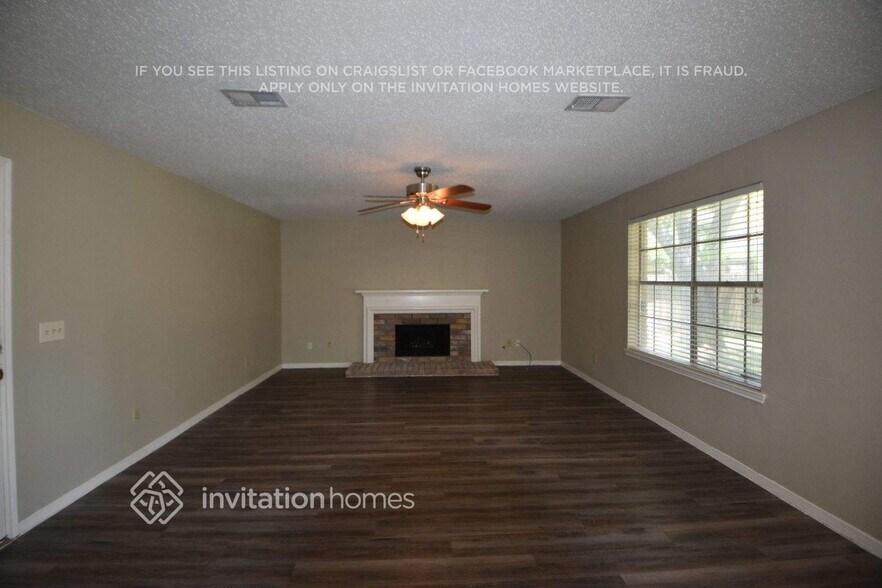 Building Photo - 16011 Sweetwater Creek Dr