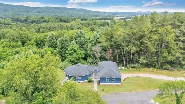 Building Photo - 3202 Mathews Ln