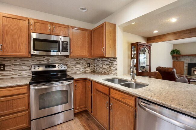 Building Photo - Beautiful Unit on Greenway for rent!