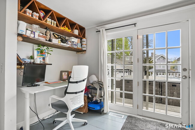 Building Photo - 8 Quintard Ave