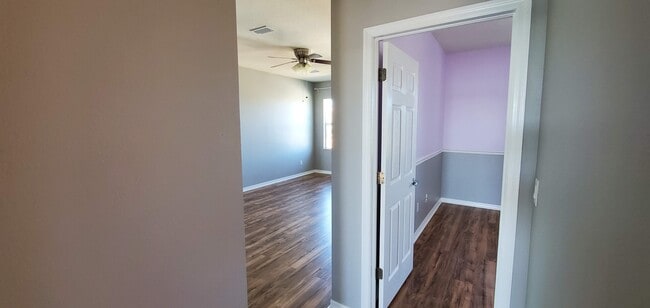 Building Photo - 811 Parker Den Dr