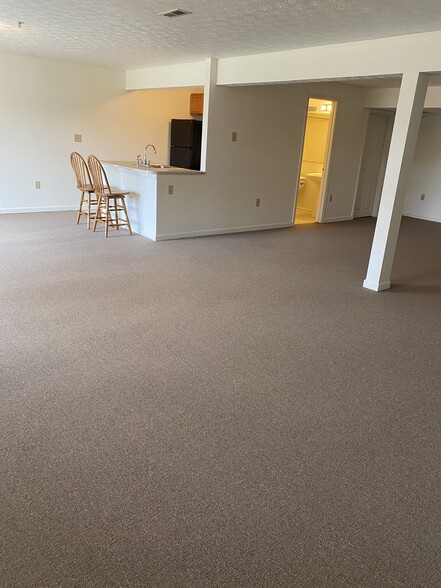 Building Photo - 1100 Arrowhead Dr