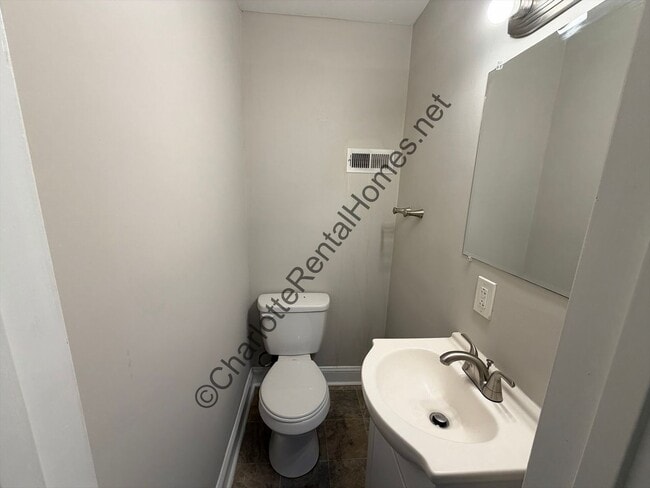 Building Photo - 2116 Tarlton Dr