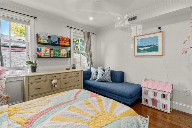 Building Photo - 2 Crystal Pl