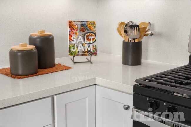 Building Photo - 24692 Saber Ct