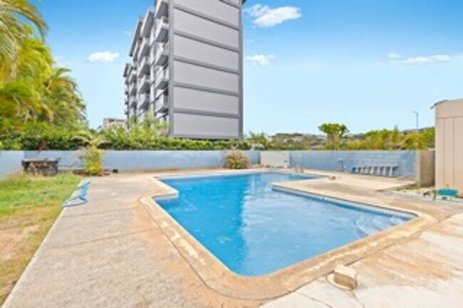 Building Photo - Move-In Ready Salt Lake Condo – Freshly Up...