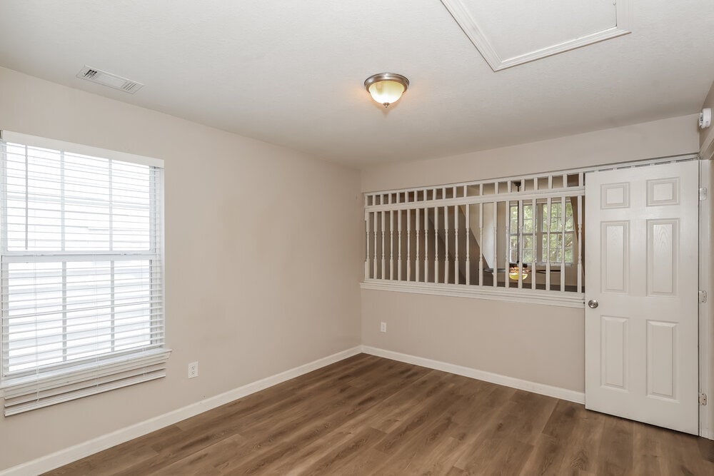 Building Photo - 4423 Ravenwood Dr
