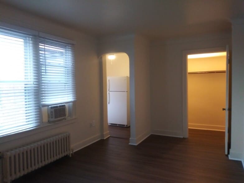 Building Photo - 808 N Main St