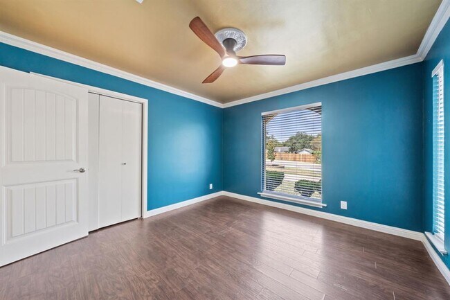 Building Photo - 1813 Parker Ln