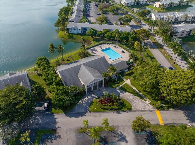 Building Photo - 1400 Jefferson Dr