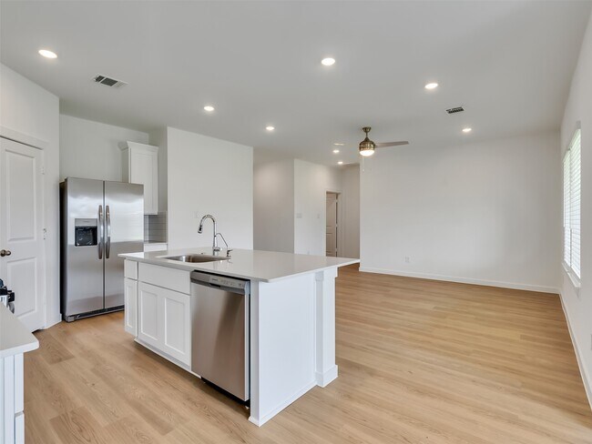 Building Photo - 9011 Serene Hvn Dr