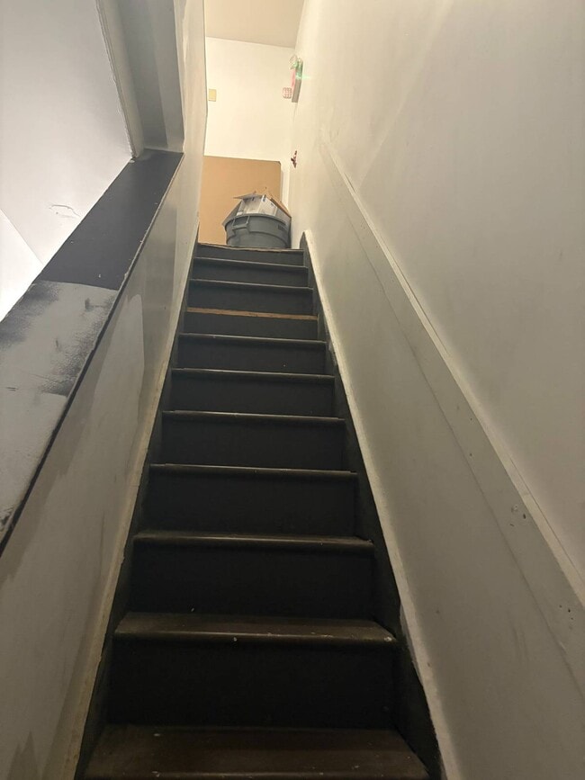 Building Photo - 347 S Pearl St