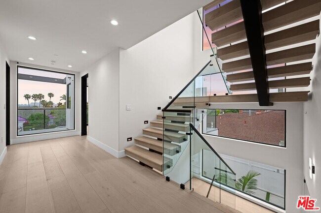 Building Photo - 1439 Edris Dr