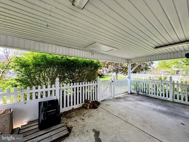 Building Photo - 44 Fulton Ave