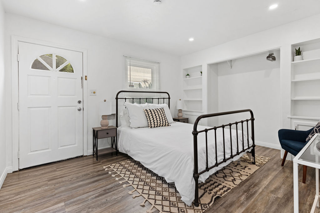 Building Photo - 512 W Juniper St