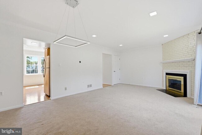 Building Photo - 6002 Mardale Ln
