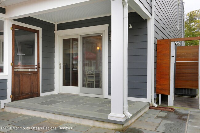Building Photo - 718 Snyder Ave
