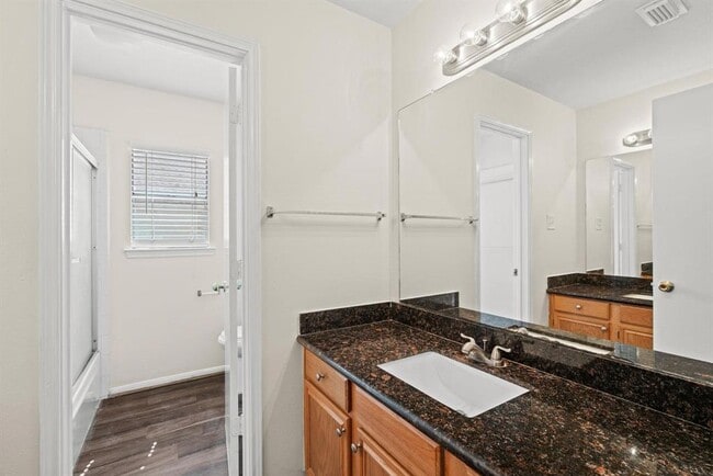 Building Photo - 15810 Mission View Ct