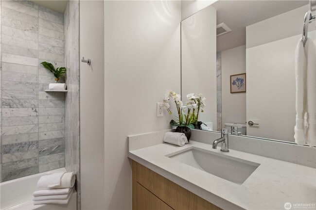 Building Photo - 105 NW 39th St