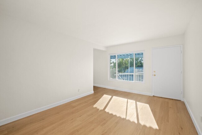 Building Photo - 4423 Mississippi St
