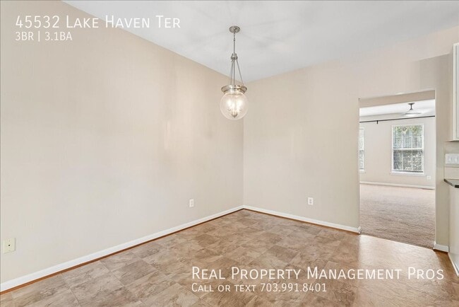 Building Photo - 45532 Lake Haven Terrace