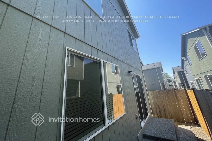Building Photo - 7325 178 St Ct E