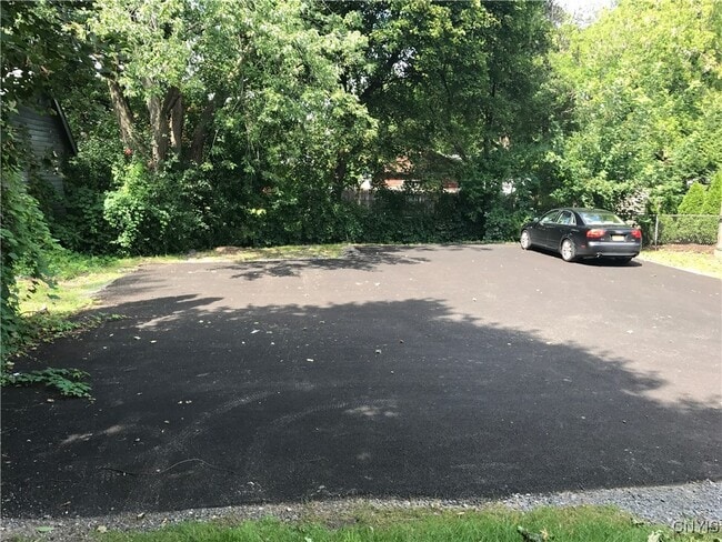 Building Photo - 1801 James St