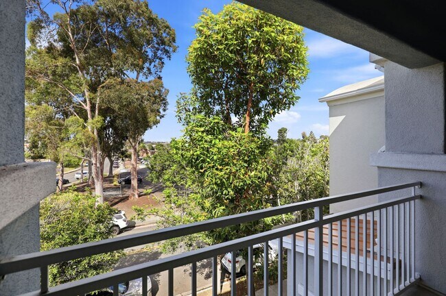 Building Photo - Point Loma, "The Bay" 2 bed 2 Bath Townhome now available! Amazing amenities, don't miss out